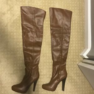 Knee-high leather boots